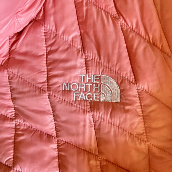 Pink North Face Jacket - Picture 4 of 4